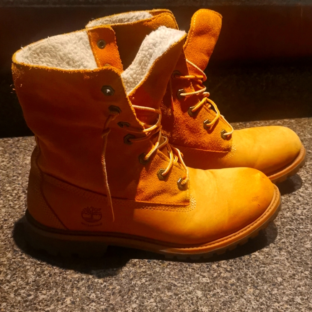 Timberland Boots Woman's size 7.5 us
